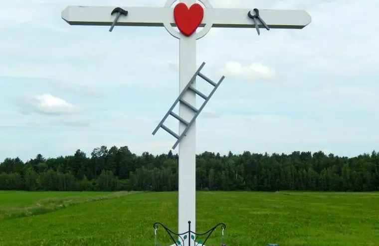 La croix aux instruments de la Passion